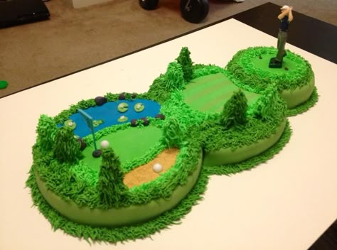 Golf cake - a neat alternative to stacking your cake Golf Course Cake, Golf Themed Cakes, Golf Birthday Cakes, Cake Decorating Party, New Birthday Cake, Golf Cake, Sport Cakes, Shaped Cake, Golf Birthday