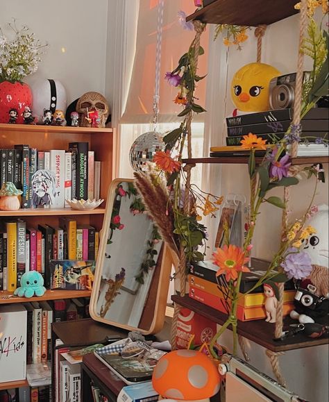 Artsy Maximalist Bedroom, Shelf Decor Maximalist, Bedroom Clutter Aesthetic, Room Decor Bedroom Maximalist, Bedroom Maximalist Aesthetic, Clutter Bedroom Aesthetic, Anime House Decor, Maximalist Desk Aesthetic, Aesthetic Maximalist Bedroom