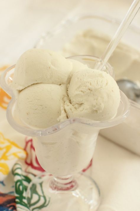 honey vanilla ice cream, so simple - gluten free, dairy free, egg free, and just the thing for hot summer days Work Recipes, Honey Ice Cream, Vanilla Honey, Gluten Free Ice Cream, Vanilla Ice Cream Recipe, Cream Kitchen, Milk Ice Cream, Sweet Recipe, Vanilla Flavor