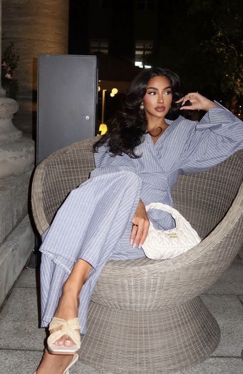 Modest Woman Aesthetic, Modest Fashion Photoshoot, Modest Instagram Pictures, Modest Summer Style, Vacation Outfits Modest, Modest Date Night Outfit, Modest Feminine Outfits, Quiet Luxury Style, Dubai Outfit