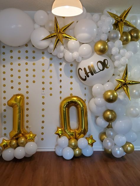 White And Gold Balloon Garland, Star Balloon Garland, Gold Balloon Garland, Balloon Arrangement, Star Baby Showers, Arrangement Ideas, Gold Balloons, Twinkle Twinkle Little Star, Under The Stars