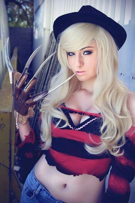 Kayla erin Batman Christian Bale, Comic Costume, Geek Women, Batman Begins, Amazing Cosplay, Comics Girl, Freddy Krueger, Christian Bale, Geek Girls