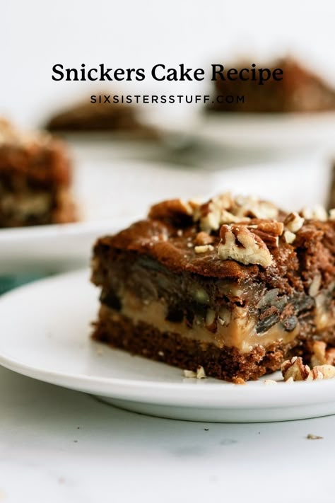 Snickers Cake {Gooey Caramel Chocolate Cake} Recipe Snickers Cake Recipe, Six Sister, Caramel Chocolate Cake, Snickers Cake, Mayonnaise Cake, Six Sisters Stuff, Chocolate And Caramel, Gooey Caramel, Delish Desserts