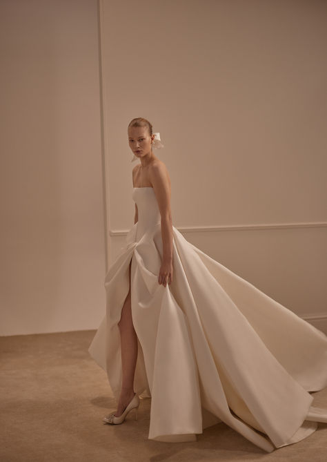 2025 Collection Off Shoulder Wedding Gown, Vivienne Westwood Wedding, Mikado Gown, Lihi Hod Wedding Dress, Gown Photography, Lihi Hod, Column Wedding Dress, Strapless Wedding Gown, Basque Waist