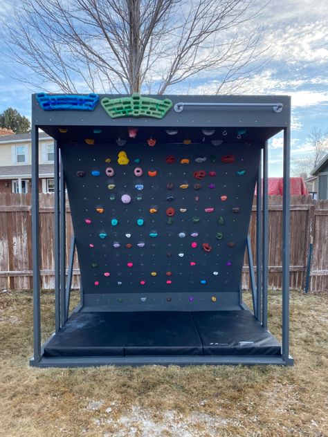 Home Rock Climbing Wall, Outdoor Bouldering Wall, Home Bouldering Wall, House Rock Climbing Wall, Indoor Rock Climbing Wall House, Diy Climbing Wall, Climbing Wall Kids, Rustic Outdoor Spaces, Rock Climbing Training