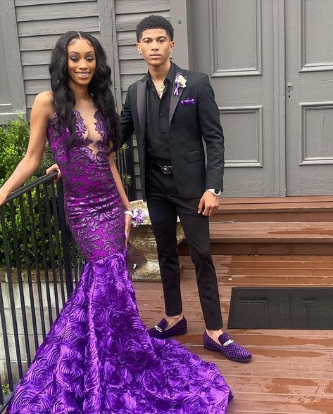 Black And Lavender Prom, Dark Purple Prom Dress Couple, Purple And Black Prom Couple, Dark Purple Prom Couple, Purple Prom Couple, Black Couple Prom, Homecoming Couples Outfits, Dark Purple Prom Dress, Purple Prom Suit