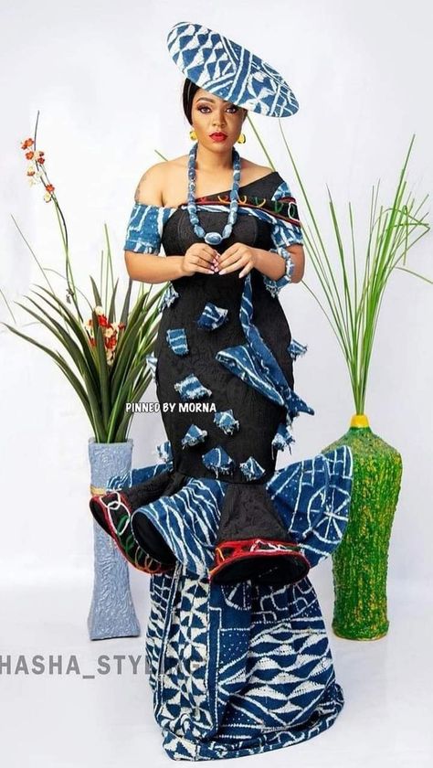 Cameroon Clothing, Couples African Outfits, African Bridal Dress, Neat Casual Outfits, Traditional Dresses Designs, Lace Gown Styles, African Wear Dresses, African Traditional Dresses, African Clothing Styles