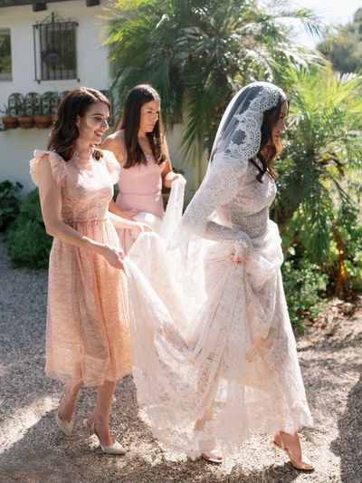 Giambattista Valli Couture, Mantilla Veil, Plus Size Wedding Gowns, Vogue Wedding, Boda Mexicana, Plus Size Wedding, Wedding Veils, Marchesa, Wedding Looks