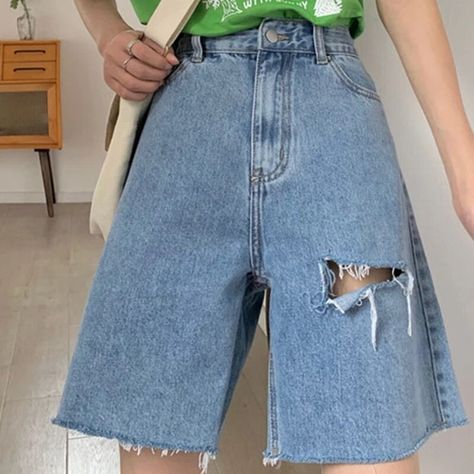 Diy Wide Leg Shorts, Korean Bottoms, Wide Leg Jean Shorts, Loose Jean Shorts, Fashion Blogger Poses, Sustainable Denim, Jean Short Outfits, High Waist Denim Shorts, Shorts Outfits Women