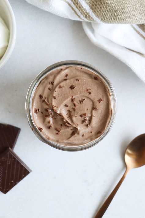 Chocolate Greek Yogurt Greek Yogurt Chocolate Mousse, Chocolate Greek Yogurt Recipes, Chocolate Yogurt Recipe, Plain Greek Yogurt Recipes, Mango Chocolate, Chocolate Greek Yogurt, Yogurt Dessert, Chocolate Yogurt, Fruit Yogurt