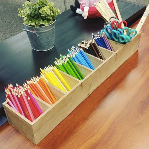 Storage Art Supplies, Colored Pencil Storage, Crayon Organization, Art Studio Storage, Diy Organizer, Art Classroom Decor, Art Studio Organization, Art Supplies Storage, Art Studio Room