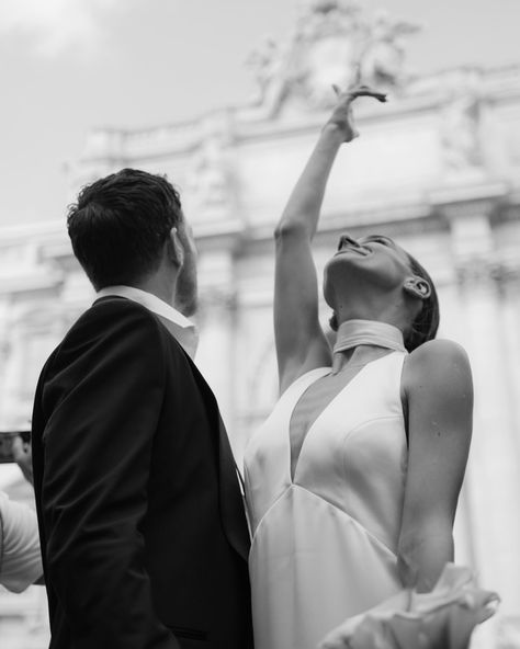 Thank you for loving the Rome photo series as much as I do! So here are a few more pictures from the preview gallery. #romewedding Rome Couple, Couple Wedding Photos, Italy Wedding Photography, Trevi Fountain Rome, The Trevi Fountain, Rome Wedding, Rome Photo, European Wedding, Trevi Fountain