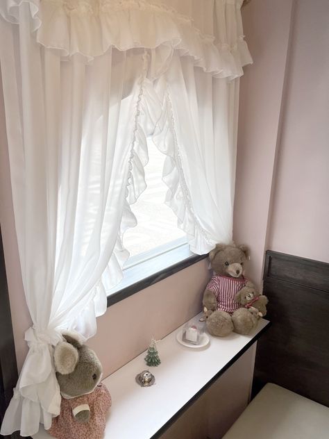 Coquette Curtains Bedroom, Cute Kitchen Curtains, Cortinas Aesthetic, Coquette Curtains, Aesthetic Curtains, Romantic Curtains, Cottage Core Room, Window Curtains Bedroom, Small Curtains