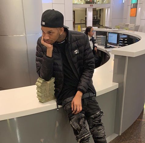 Stunna 4 Vegas, Hip Hop Playlist, Text Imagines, Sagging Pants, Estilo Swag, Best Rapper Alive, Vegas Outfit, Cute Braided Hairstyles, Dope Outfits For Guys