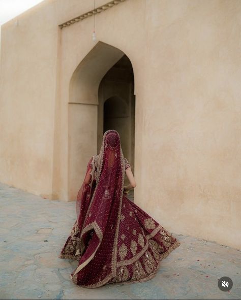 Punjabi Bride Aesthetic, Red Shaadi Lehenga, Desi Hijabi Wedding, Punjabi Wedding Aesthetic, Desi Bride Red, Red Bridal Lehenga Pakistani, Desi Wedding Aesthetic, South Asian Wedding Dress, Red Indian Wedding