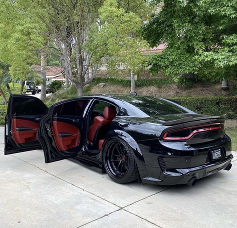 Black Challenger Dodge, Hellcat Charger Widebody Black, Dodge Charger Aesthetic, Custom Hellcat, Widebody Hellcat, Scatpack Charger, Black Dodge Charger, Hellcat Charger, Best Cars For Teens