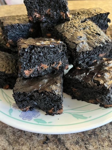 Black Velvet Brownies!! Super fudgy and absolutely delicious 😍😍😍 #brownielovers #brownies #blackcocoa #blackvelvet #milkchocolate #fyp #kristys #chefkristea #brownie Velvet Brownies, Food Content, Latest Recipe, Cake Creations, Baking Tips, Chocolate Milk, Black Velvet, Brownies, Cocoa