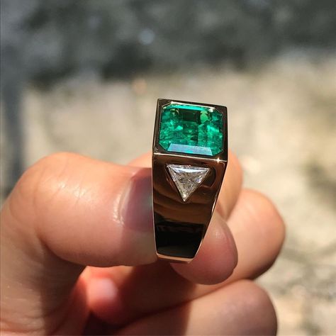 Emerald Ring Design For Men, Emerald Ring Design, Mens Emerald Rings, Stone Rings For Men, Gold Necklace For Men, Mens Ring Designs, Gold Jewelry Outfits, Mens Gemstone Rings, Man Ring