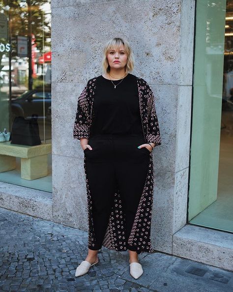 Plus Size Black Summer Outfits, Woman Plus Size Outfits, Black Plus Size Outfits, Plus-koon Muoti, Plus Size Outfit Inspiration, Chubby Fashion, Look Plus Size, Support Each Other, Plus Size Fall