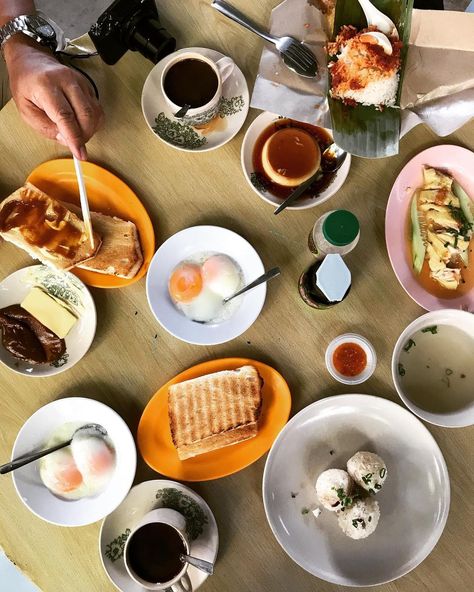 15 Local Kopitiam Breakfast Food Spots In KL & PJ That You Must Check Out [2021 Guide] - KL Foodie Kopitiam Aesthetic, Kopitiam Food Photography, Malaysian Breakfast, Western Breakfast, Cafe Bookstore, Small Restaurant Design, Hijab Jeans, Malaysia Food, Small Restaurant