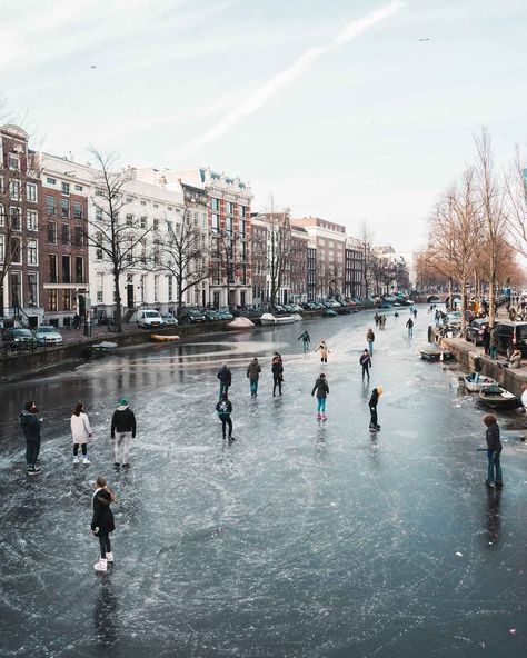 Nederland Aesthetic, Luxury Lifestyle Travel, Amsterdam Canals, Netherlands Travel, Ice Skate, Ice Skaters, Amsterdam Travel, Amsterdam City, Photography Beach