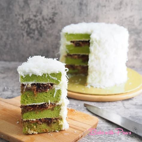 Ondeh Ondeh Cake Recipe, Pandan Layer Cake, Cake Whipped Cream, Pandan Chiffon Cake, Cake With Whipped Cream, Pandan Cake, Birthday Cake Cake, Resep Brownies, Asian Cake