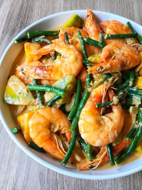 Filipino Shrimp Recipe, Ginataang Hipon, Shrimp Coconut Milk, Recipes Filipino, Spicy Shrimp Recipes, Philippines Food, Coconut Milk Recipes, Grape Salad, Coconut Sauce