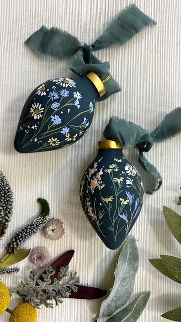 Painting Ceramic Ornaments, Painted Ornaments Diy, Diy Painted Christmas Ornaments, Wesolych Swiat, Painted Baubles, Kelly Ventura, Wildflower Field, Painted Ornaments, Hand Painted Ornaments