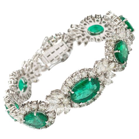 1950s Emerald Diamond Gold Link Bracelet Emerald Bracelets, Diamond Gold Bracelet, Bracelets Charm, Vintage Charm Bracelet, Gold Link Bracelet, Emerald Bracelet, Antique Bracelets, Bracelets Gold Diamond, Gold Link