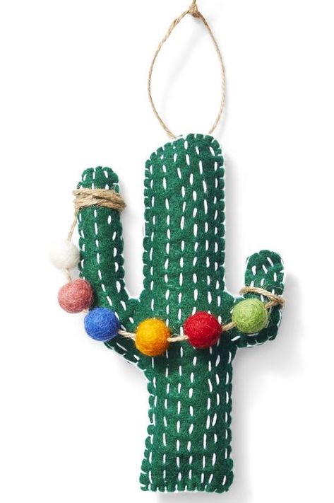 DIY Christmas Ornaments Party Cactus Southwest Christmas Decor, Christmas Decoration Party, Southwest Christmas, Christmas Party Crafts, Diy Felt Christmas Ornaments, Diy Christmas Ornament, Ribbon Candy, Felt Christmas Decorations, Diy Holiday Gifts