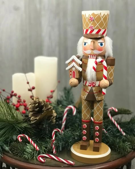 Creative Christmas Decorations, Small Christmas Trees Decorated, Nutcracker Decor, Nutcracker Christmas Decorations, Candy Buttons, Christmas Cutouts, Gingerbread Crafts, Christmas Arts And Crafts, Christmas Rock