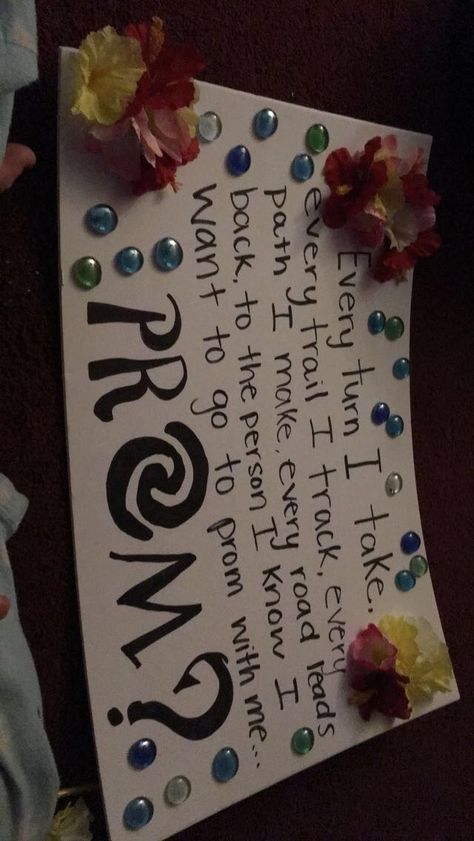 Up Promposal Disney, Hoco Proposals Ideas Disney Princess, Prom Posals Ideas Disney, Disney Princess Promposal, Moana Homecoming Proposal, Moana Hoco Proposals Ideas, Disney Prom Proposal, Disney Themed Promposal, Stitch Promposal