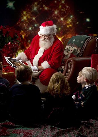 Santa Reading : )) Santa Images, Reading To Children, Santa Reading, Santa Photos, Santa Claus Is Coming To Town, Navidad Diy, Santa Clause, Christmas Scenes, The Night Before Christmas