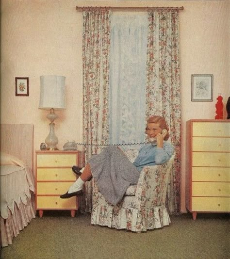 It’s a lucky teenager who has a telephone in her room, 1950s. 1950s Bedroom, 1950s House, Retro Room, Casa Vintage, Vintage Bedroom, Atomic Age, Vintage Interiors, Pink Bedroom, Vintage Life