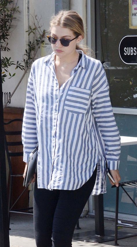 Gigi Hadid // Ray-Ban clubmaster sunglasses & an oversized striped button-down shirt #style #fashion #modelstyle #celebrity Cute Cardigan Outfits, Outfits With Striped Shirts, Oversized Striped Shirt, Gigi Hadid Outfits, Casual Chic Outfits, Outfit Autumn, Tee Designs, Shirt Outfits, Outfit Halloween