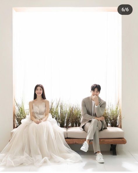 Prewed Concept, Korean Prenup Photoshoot Ideas, Prewedding Korean Style, Prewedding Shoot Ideas, Prewedding Studio, Prewed Korean Style, Studio Wedding Photoshoot, Prewedding Ideas, Korean Pre Wedding Photoshoot