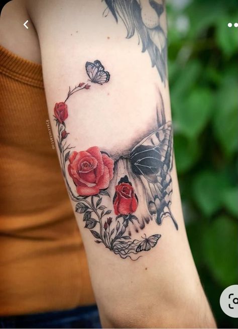 Skull Optical Illusion Tattoo, Elegant Skull Tattoo, Skull Rose Butterfly Tattoo, Floral Skull Tattoos For Women, Meaningful Flower Tattoos, Pretty Skull Tattoos, Floral Skull Tattoos, Skull Butterfly Tattoo, Skull Rose Tattoos