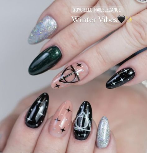 Halloween Harry Potter Nails, Harry Potter Almond Nails, Deathly Hallows Nail Art, Harry Potter Nails Designs Slytherin, Christmas Harry Potter Nails, Harry Potter Wedding Nails, Ravenclaw Nails Harry Potter, Harry Potter Nails Acrylic, Harry Potter Nails Ravenclaw