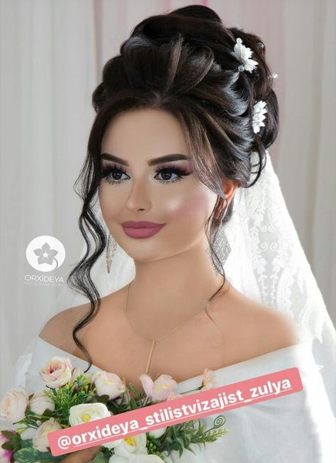 Dramatic Wedding Makeup, Sanggul Modern, Easy Hairstyles For Thick Hair, Bridal Hair Buns, Bride Fashion, Long Hair Wedding Styles, Front Hair Styles, Bridal Makeup Looks, Hair Up Styles