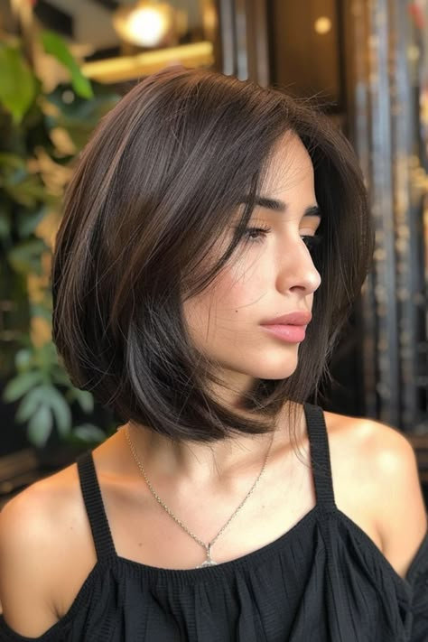 Face Framing Layers Short Hair Side Part, Bob Hair With Side Bangs, Bob Haircut Side Bangs, Short Hairstyle With Side Bangs, Short Hair Styles For Long Faces, Clean Bob Haircut, Side Part Bangs Short Hair, Classic Haircuts Women, Shoulder Bob Hairstyles