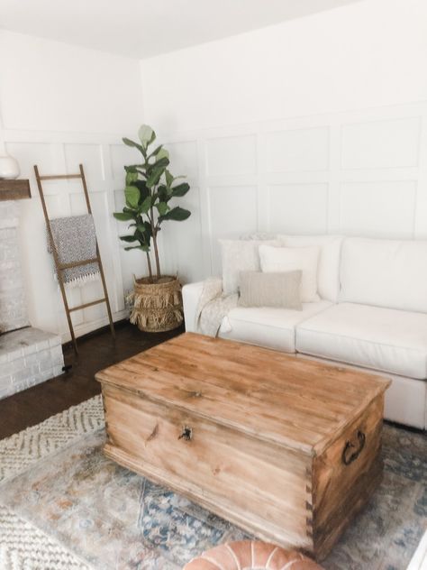 Board And Batten Master, California Casual Bedroom, Minimalist Family Room, Modern Farmhouse Powder Room, Bedroom Farmhouse Style, Mid Century Modern California, Mcm Bathroom, Farmhouse Powder Room, Family Room Reveal