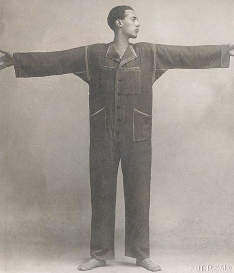 The Italian illustrator Thayaht models his one-piece jumpsuit ‘Tuta' c.1920. Madeleine Vionnet, Denim Workwear, Denim Projects, Boiler Suit, Stylish Mens Outfits, How To Make Clothes, Mode Vintage, Fashion History, Shibori