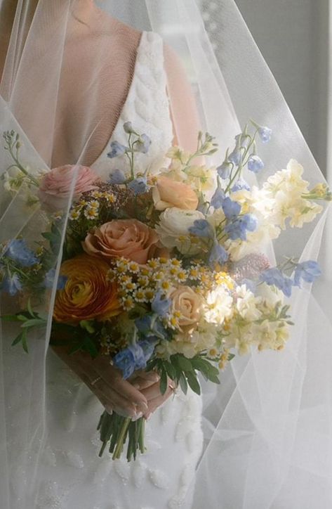 Pale Wedding Bouquet, Blue Bonnet Wedding, August Wedding Colors Summer, August Wedding Bouquet, August Wedding Colors, Garden Wedding Flowers, Chelsea Wedding, Wedding Portrait Poses, Wedding Party Planning