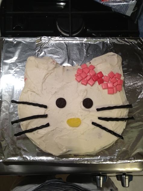 Dates Cake, Date Cake, Cake Recipes Easy Homemade, Cake Recipes Easy, Kitty Cake, Cake Kids, Kid Parties, Hello Kitty Cake, Birthday Cake Kids