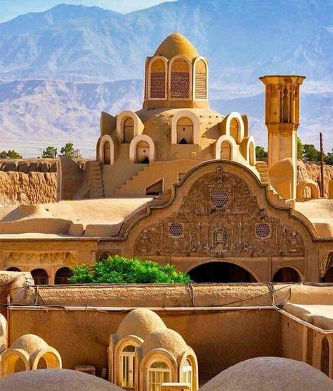 Explore Historical Houses of Kashan with us during Your Visit to Iran #traveltoIran #triptoIran #Irantours #Iran_traveler #Iran_travel_agency #Iran_tour_operator #kashan #irandestination #Iran_historical_tour #Iran_cultural_tour #doyoutravel Kashan Iran, Terraria Builds, Iran Tourism, Beautiful Iran, Visit Iran, Ancient Artefacts, Iran Pictures, Iranian Architecture, Persian Architecture