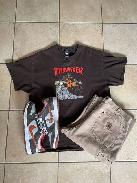 Custom Tshirts Ideas Aesthetic, Vintage School Outfits, 90s Mens Outfits, Thrasher Outfit, Thrasher Tshirt, Chica Cool, Wallet Minimalist, Guys Clothing Styles, Mens Wallet