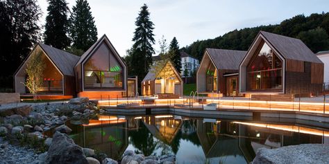 Image 5 of 21 from gallery of Jordanbad Sauna Village / Jeschke Architektur&Planung. Photograph by Sandra Wolf Ecological Architecture, Modern Saunas, Sauna Ideas, Hotel Design Architecture, Architect Magazine, Modern Townhouse, Resort Architecture, Outdoor Sauna, Lobby Design