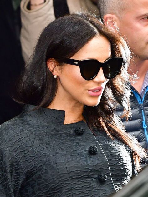 Meghan Markle's Le Specs Sunglasses Le Specs Sunglasses, Popular Sunglasses, Abigail Spencer, Celebrity Sunglasses, Prinz Harry, Shower Outfits, Principe Harry, Heart Sunglasses, Royal Baby