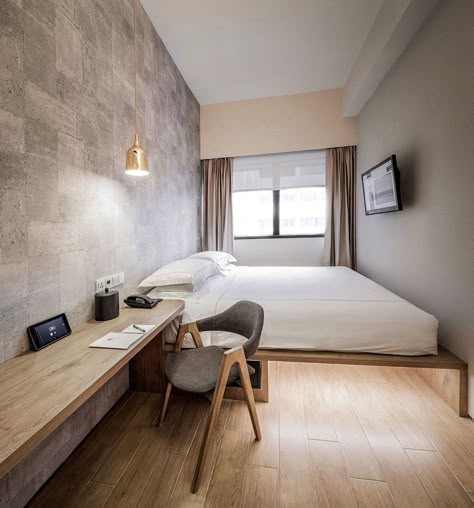 big hotel Singapore room Small Hotel Room, Hotel Room Interior, Hostels Design, Hostel Room, Hotel Inspiration, Hotel Concept, Hotel Room Design, Small Hotel, Hotel Interiors