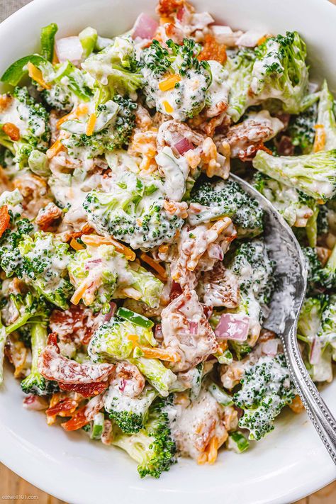 Broccoli Romaine Salad, Brocoli Salad Recipes, Fall Vegetable Side Dishes, Bacon Broccoli Salad, Creamy Broccoli Salad Recipe, Summer Lunch Recipes, Salad Recipes With Bacon, Creamy Broccoli Salad, Veggie Salads